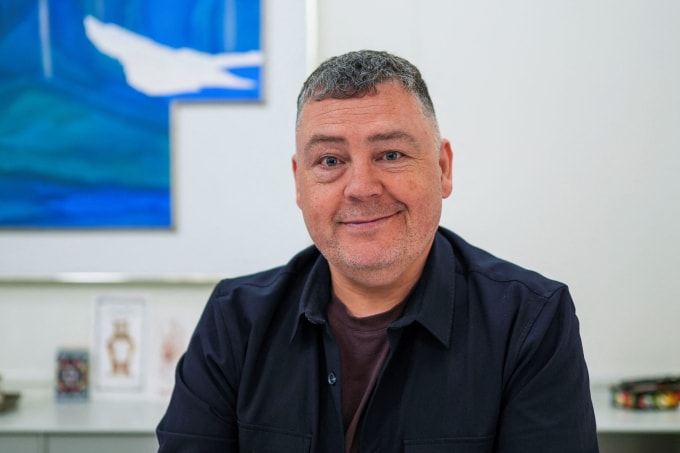 Ông Pele Broberg, lãnh đạo đảng Naleraq đối lập ở Greenland, trong phỏng vấn tại Đan Mạch. Ảnh: Reuters