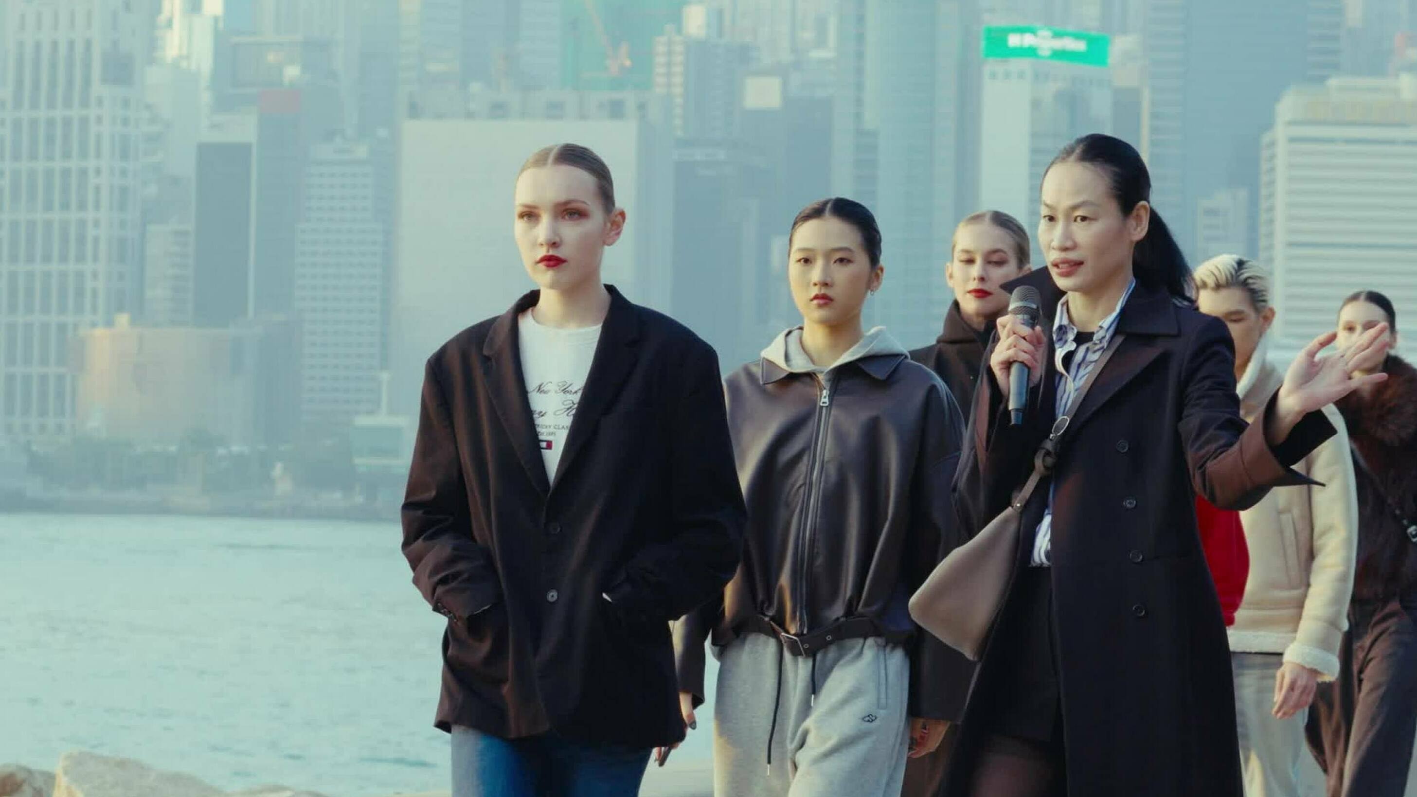 Hậu trường 200 người cùng Vũ Ngọc và Son làm show ở Hong Kong (gửi riêng VNE) 