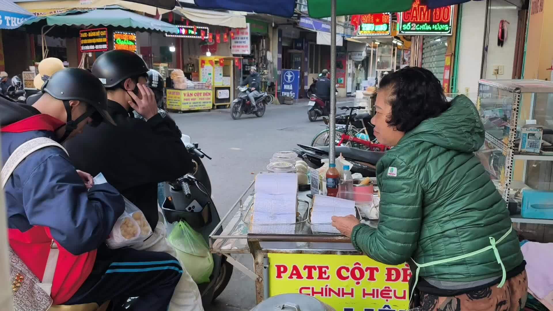 Pate Cột Đèn vẫn đắt hàng
