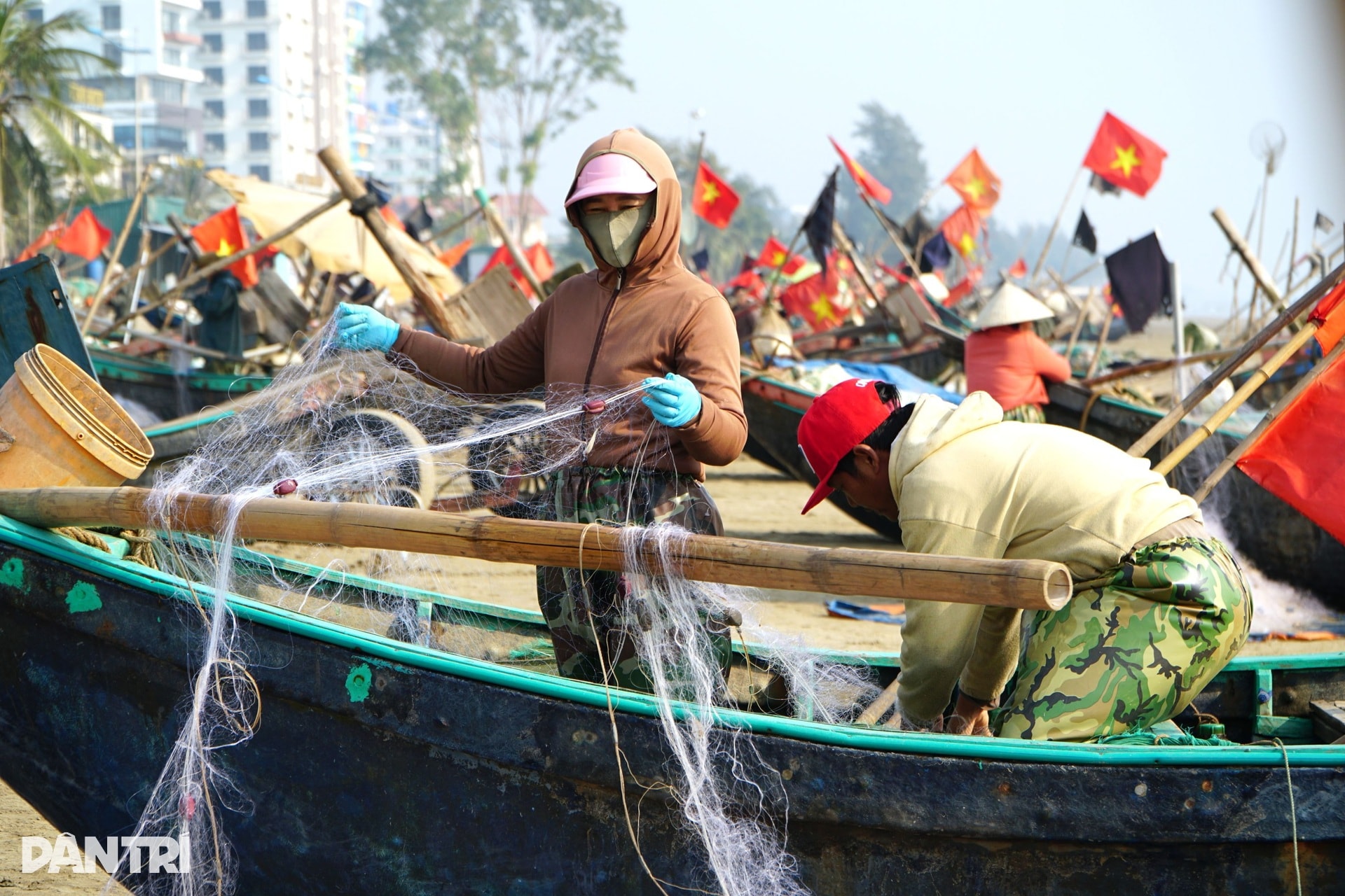 Lạnh tê tái, ngư dân ra khơi săn loài cá đắt đỏ, thu vài triệu đồng - 9