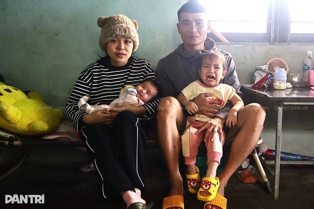 Bé 2 tuổi héo hon từng ngày vì bệnh, cha mẹ nghèo không tiền lo cho con - 1