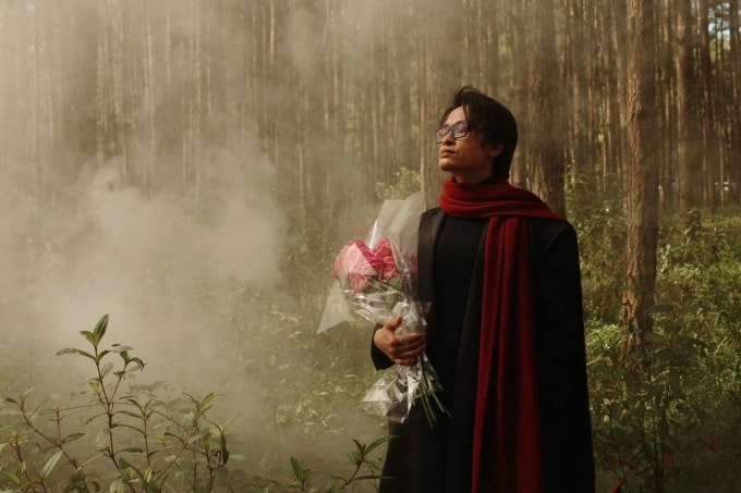 Ca sĩ Hà Anh Tuấn chuẩn bị cho show The Rose (đóa hồng) sắp diễn ra ở Đà Lạt.