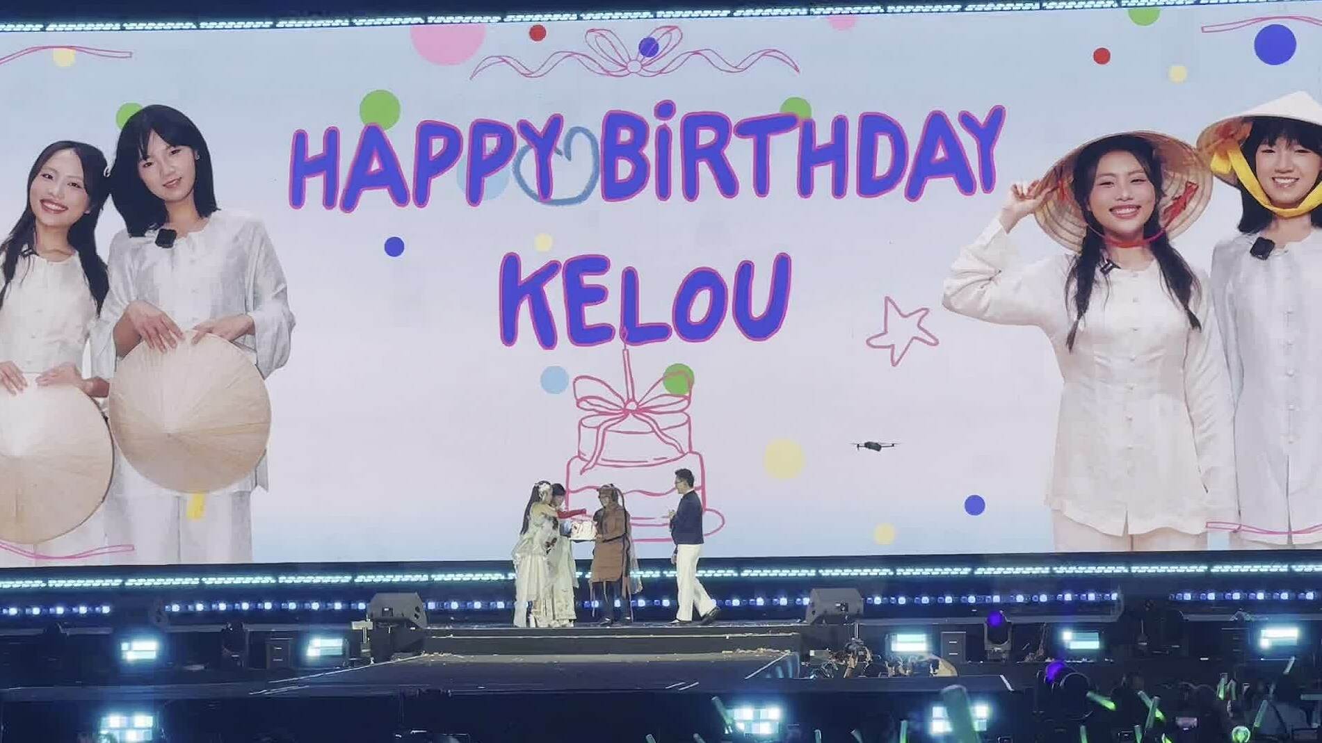 Phương Mỹ Chi mừng sinh nhật Khả Lâu