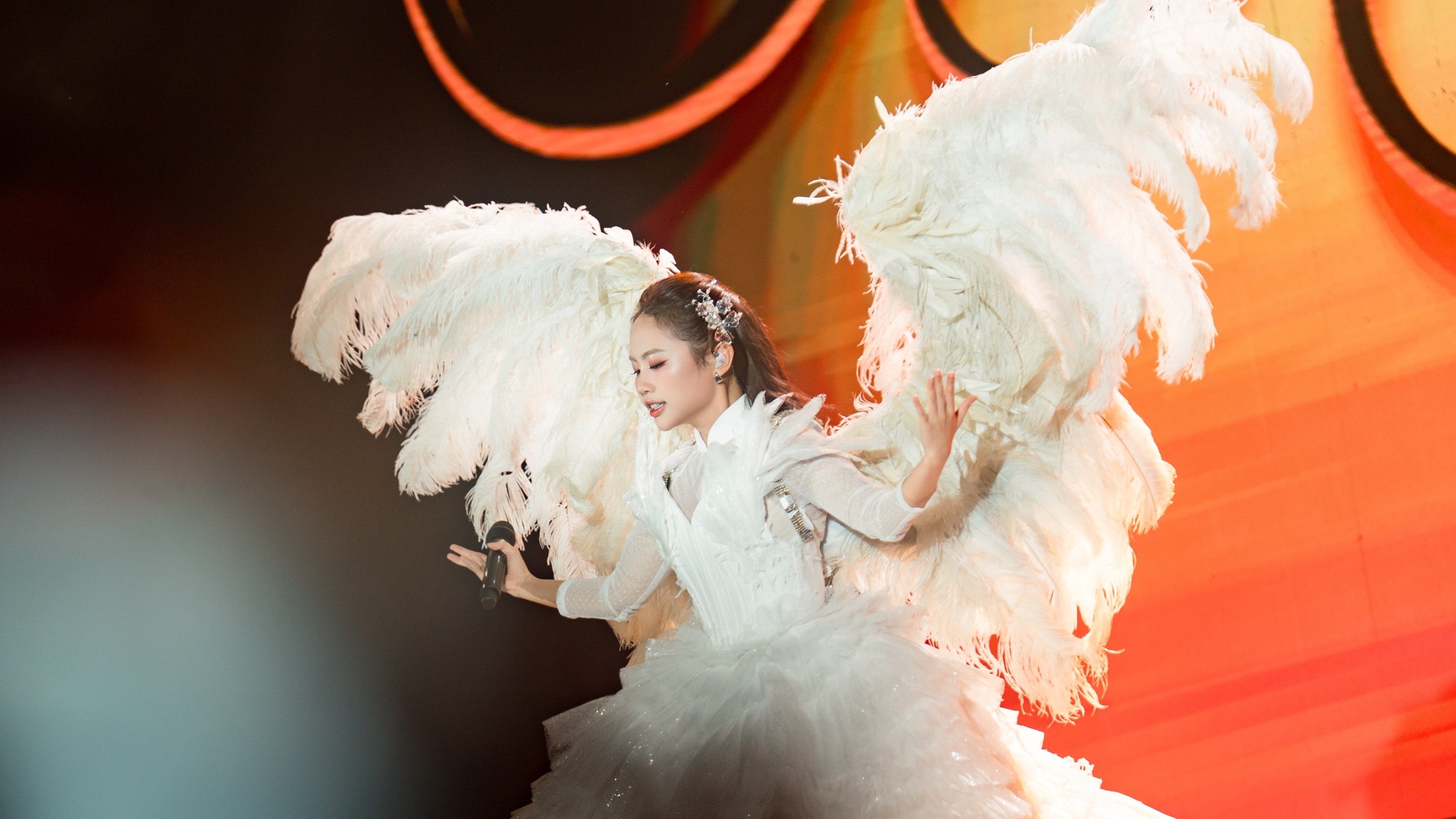 Phương Mỹ Chi hát 