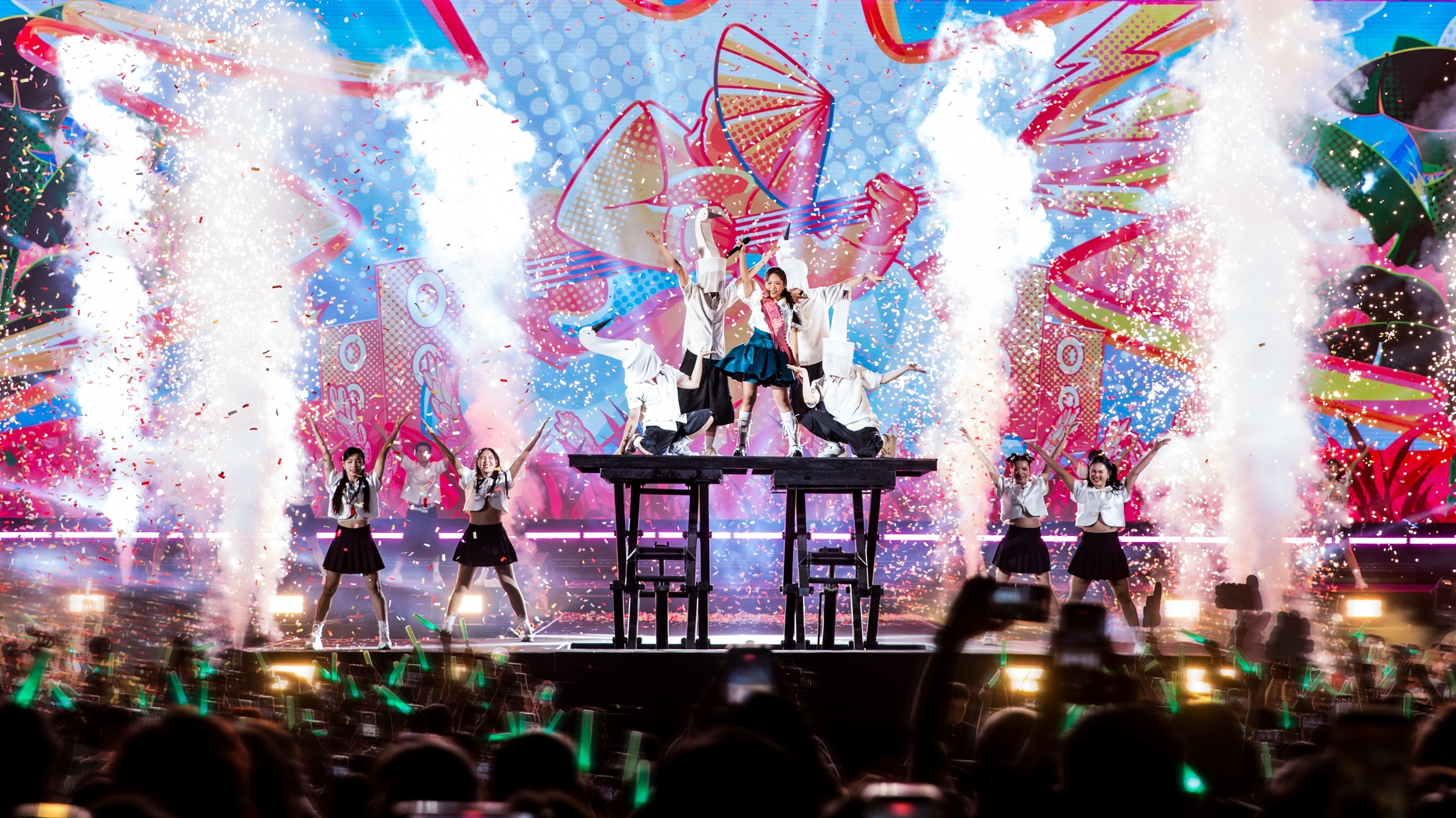 Phương Mỹ Chi hát mở màn đêm nhạc 'Lò cò'