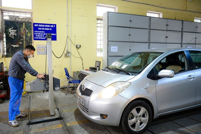 Ô tô rớt kiểm định: Tốn tiền, tốn sức! - Ảnh 1.