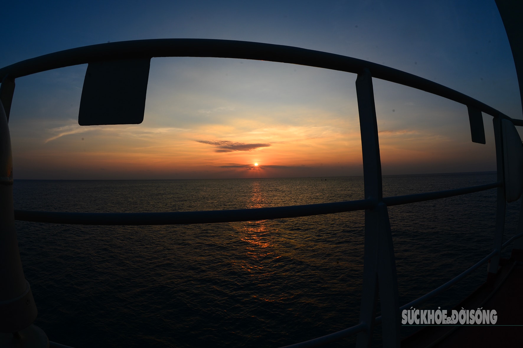 Hoàng hôn 'nhuộm vàng' biển Tây Nam từ boong tàu ra Thổ Chu- Ảnh 6.