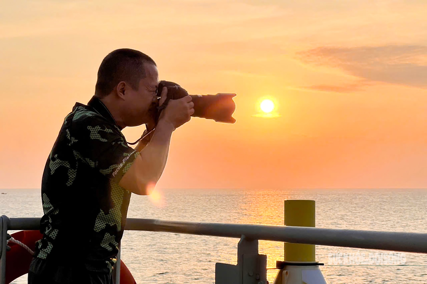 Hoàng hôn 'nhuộm vàng' biển Tây Nam từ boong tàu ra Thổ Chu- Ảnh 7.