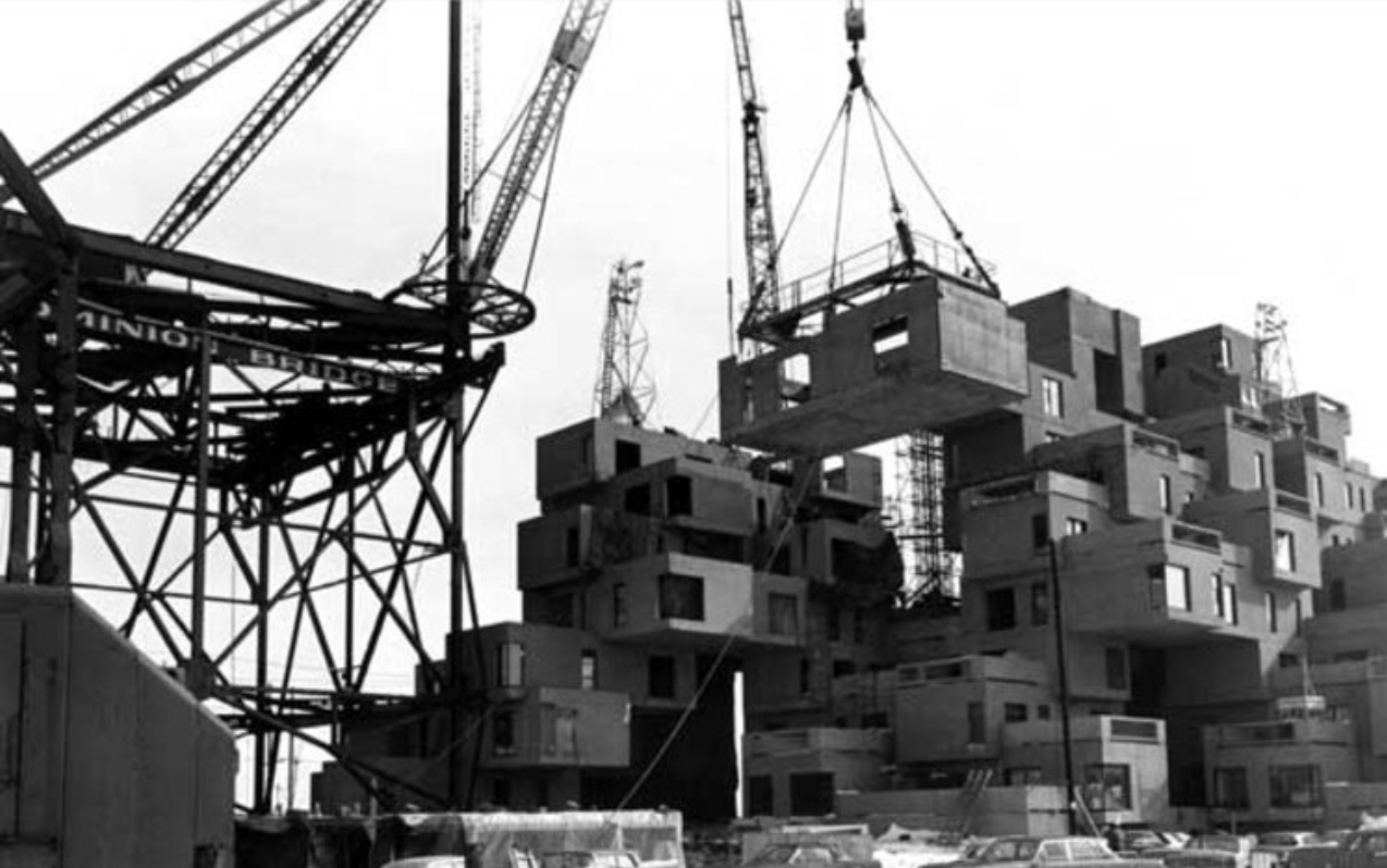 Quá trình lắp ghép khu dân cư Habitat. (Ảnh: Ethel-baraona.com)