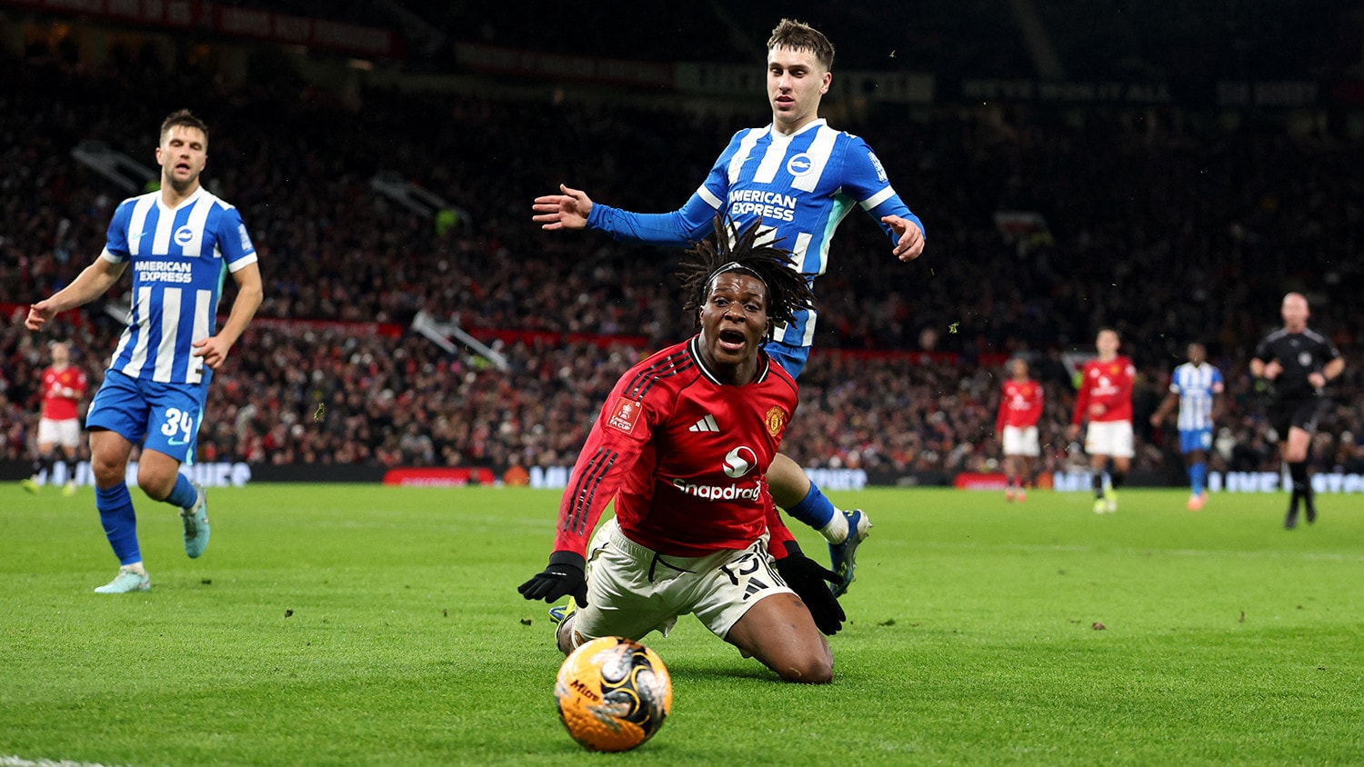 Man Utd chật vật trước Brighton. (Ảnh: Reuters)