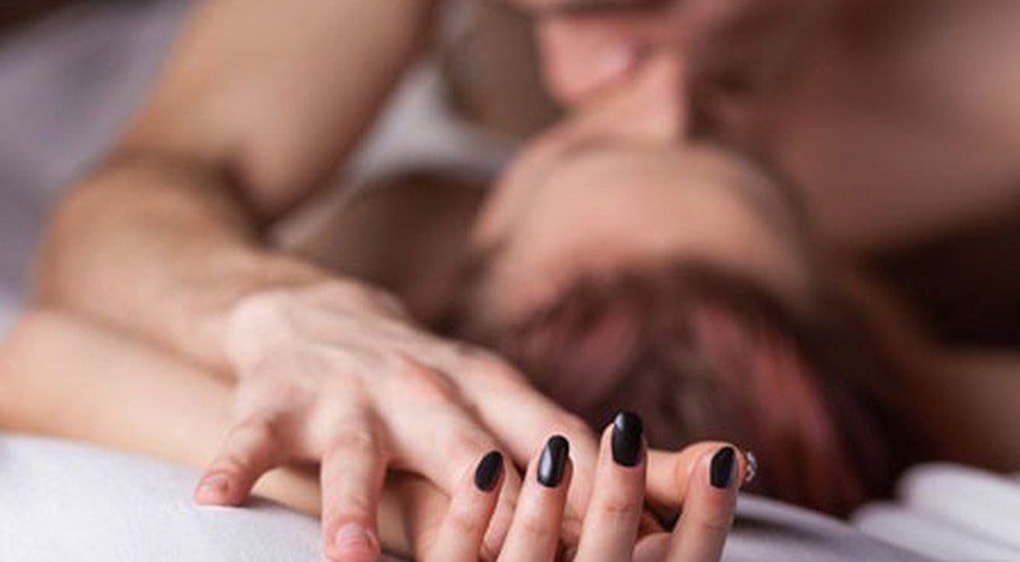 Chồng hơn 14 tuổi ít ân ái, không lẽ tôi phải ra ngoài giải quyết nhu cầu? - 1