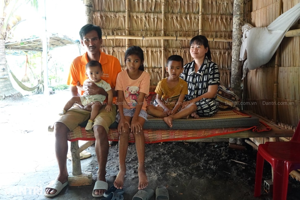 Người chồng Khmer cầu xin giúp vợ ung thư vú, con thơ chào đời khát sữa - 2