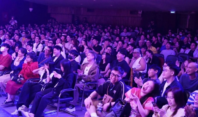 Khán giả ngồi đầy rạp trong một suất diễn Đảo hoa hậu. Ảnh: Thanh Thảo