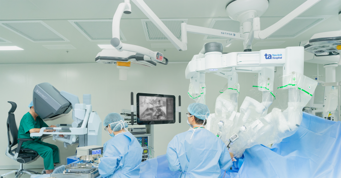 Bệnh viện ứng dụng robot Da Vinci Xi, thực hiện thành công hơn 200 ca phẫu thuật phức tạp, như ung thư thận, bàng quang, tuyến tiền liệt, hẹp niệu quản, và tạo hình bể thận... Ảnh: Hà Thanh