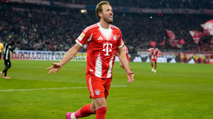 Harry Kane ăn mừng sau khi nâng tỷ số lên 6-1. Ảnh: FC Bayern