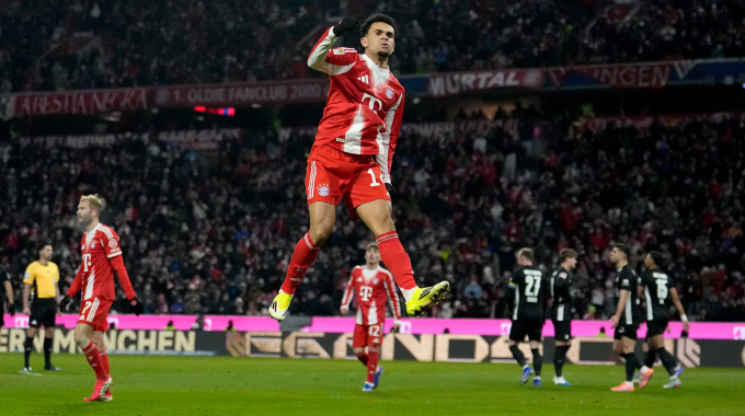 Luis Diaz mừng bàn trong trận Bayern thắng Wolfsburg 8-1 ở vòng 16 Bundesliga trên sân Allianz, Munich, Đức ngày 11/1/2026. Ảnh: FC Bayern