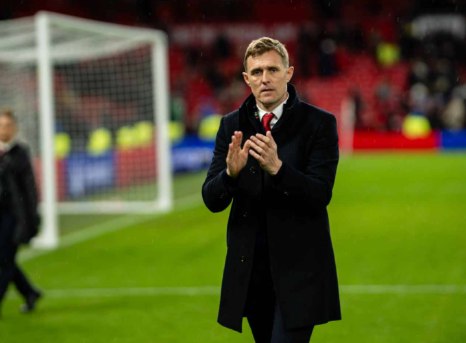 HLV Darren Fletcher nhiều khả năng dẫn dắt Man Utd hai trận, rồi nhường ghế cho một HLV khác tạm quyền đến cuối mùa. Ảnh: Man Utd