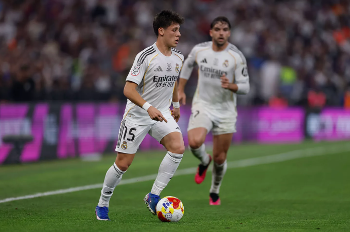 Guler đi bóng trận chung kết Siêu Cup Tây Ban Nha tối 11/1 tại Arab Saudi. Ảnh: Real Madrid