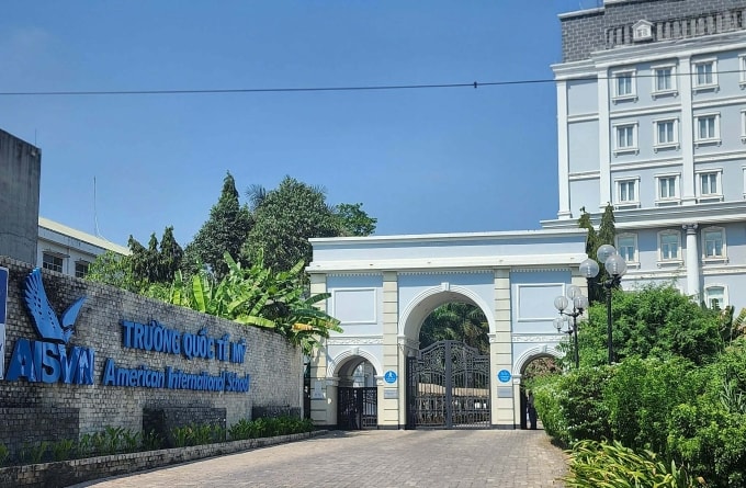 Cổng trường Quốc tế Mỹ. Ảnh: Lệ Nguyễn