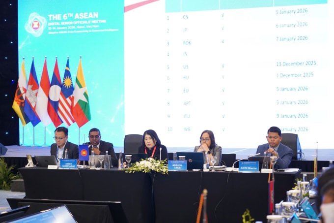 Đại diện Thái Lan (ngồi giữa) bàn giao vai trò Chủ tịch ADGSOM 2026 cho Việt Nam. Ảnh: Thùy Linh