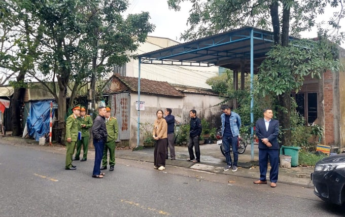 Nhiều tháng qua, công an và chính quyền địa phương nhiều lần đến anh Lữ trả lại tiền, nhưng ông không hợp tác - Ảnh: Minh Hải