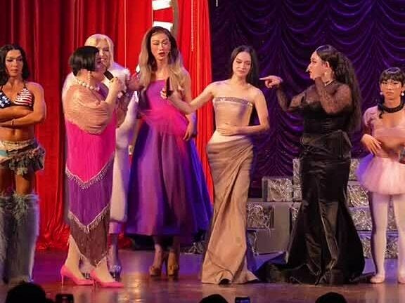 Hoa hậu Hương Giang làm khách mời trong vở 