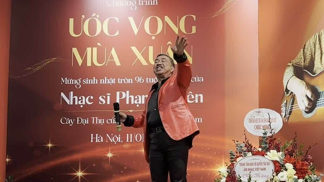Nghệ sĩ Hồng Kỳ hát 'Tự hào là em các anh'