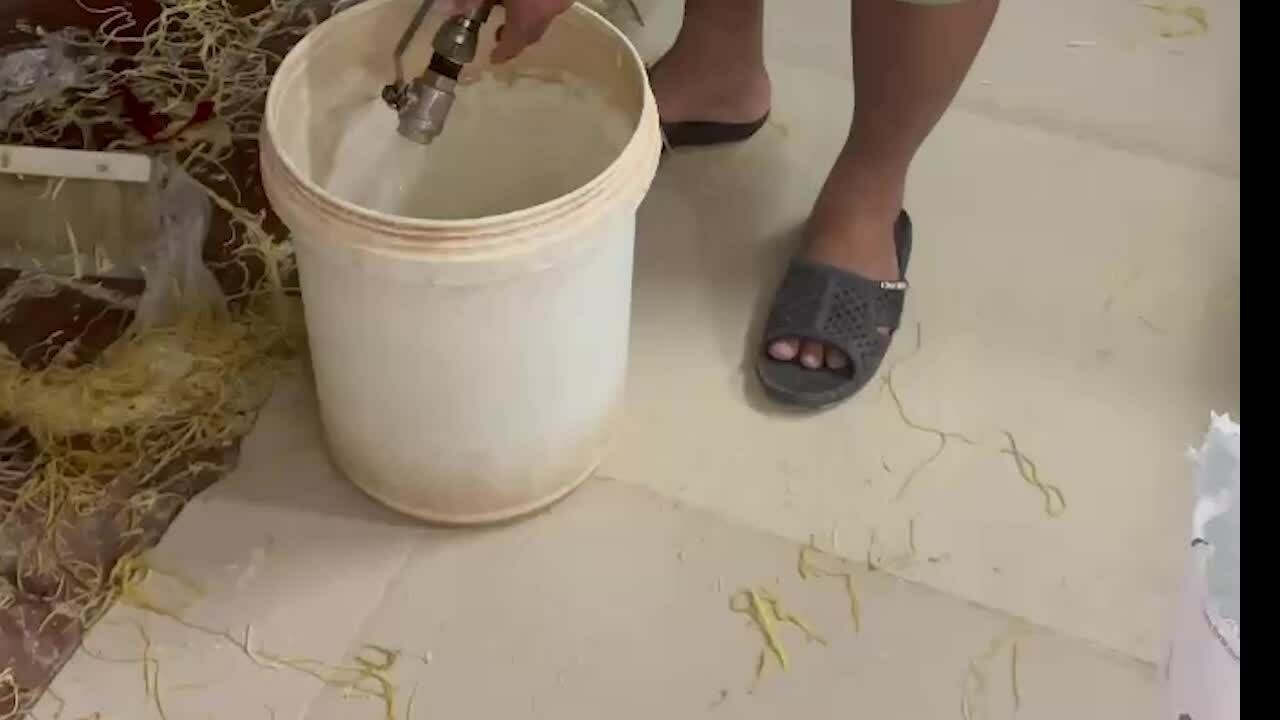 Chủ cơ sở sản xuất 800 tấn mì tươi trộn hàn the bị bắt