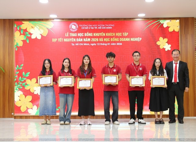 Ấm áp Xuân Bính Ngọ cùng Lễ trao học bổng nhân dịp Tết Nguyên đán năm 2026 tại Cơ sở II Trường ĐH Ngoại thương - Ảnh 5.