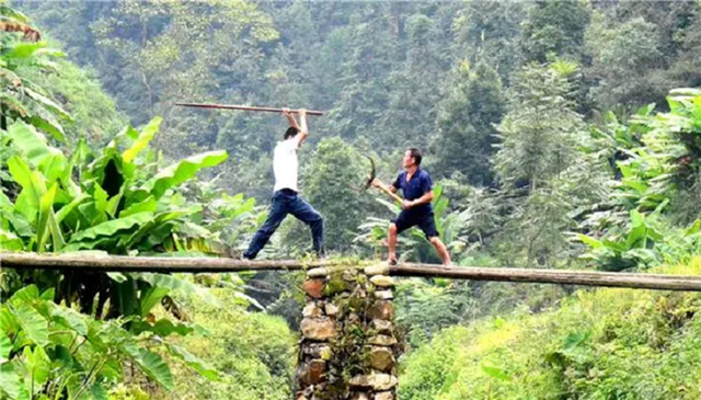 Lạ kỳ ngôi làng "kungfu" kỳ quặc nhất hành tinh - Ảnh 1.