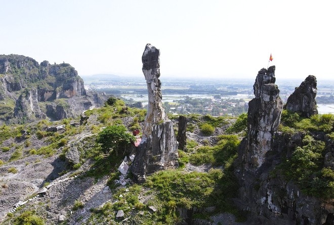 Diện mạo Hòn Vọng Phu sau khi được chi 17 tỉ đồng chống đổ sập - Ảnh 1.