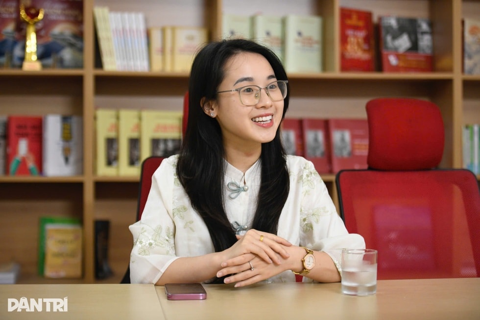 Bất ngờ về cô gái có tấm bằng xuất sắc, IELTS 7.5 đi bán đất mộ - 1