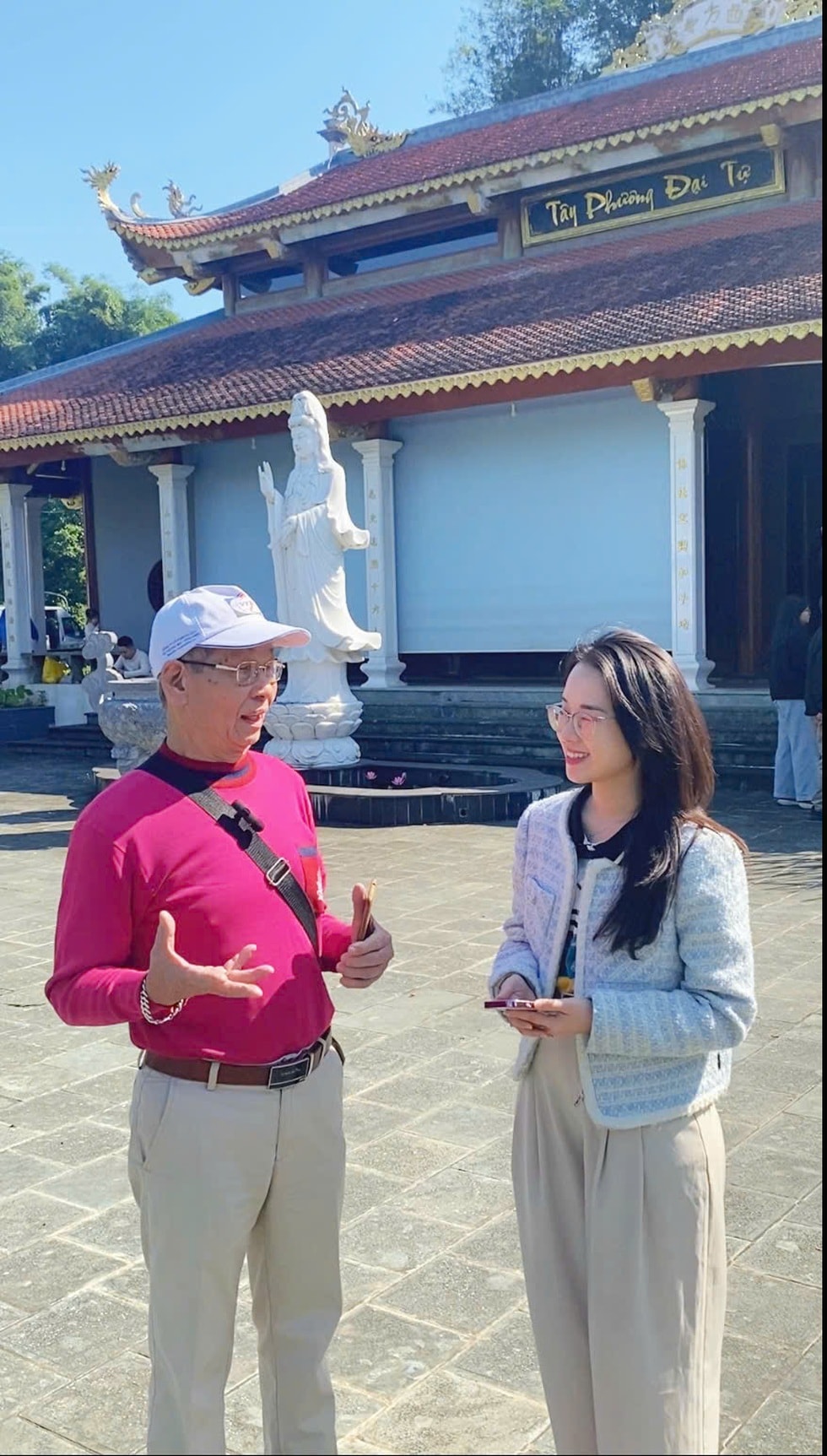 Bất ngờ về cô gái có tấm bằng xuất sắc, IELTS 7.5 đi bán đất mộ - 2