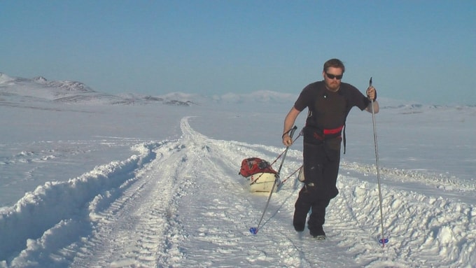 Karl Bushby đi bộ vượt qua vùng đất băng giá Siberia (Nga). Ảnh: The Hull Story