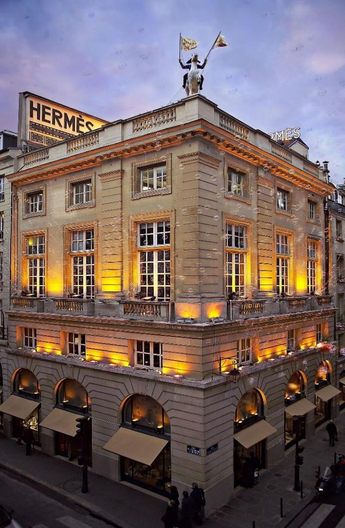 Địa chỉ 24 Faubourg Saint-Honoré của Hermès ở Paris trở thành một địa danh huyền thoại, nơi nhiều du khách tới thủ đô nước Pháp đều muốn ghé chân.  Ảnh: Hermès