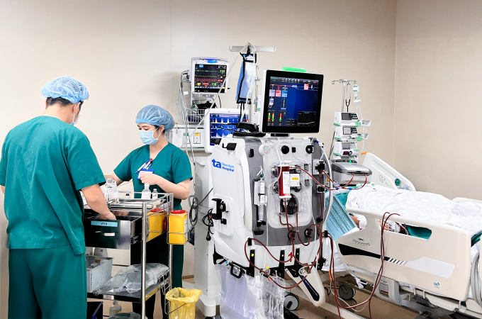 Người bệnh được lọc máu liên tục tại khoa Hồi sức tích cực và Chống độc (ICU). Ảnh: Bệnh viện Đa khoa Tâm Anh