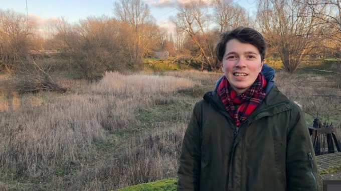 Kim chia sẻ mẹ anh đã làm tốt nhiệm vụ một mình nuôi dạy con. Ảnh: Kim