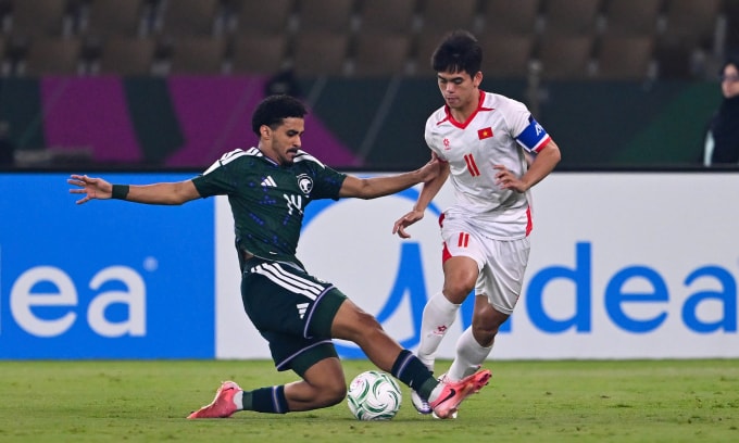 Đội trưởng Khuất Văn Khang (số 11) đi bóng trong trận Việt Nam thắng Arab Saudi, trên sân Prince Abdullah al-Faisal, thành phố Jeddah, Arab Saudi, lượt cuối bảng A U23 châu Á tối 12/1/2026. Ảnh: AFC