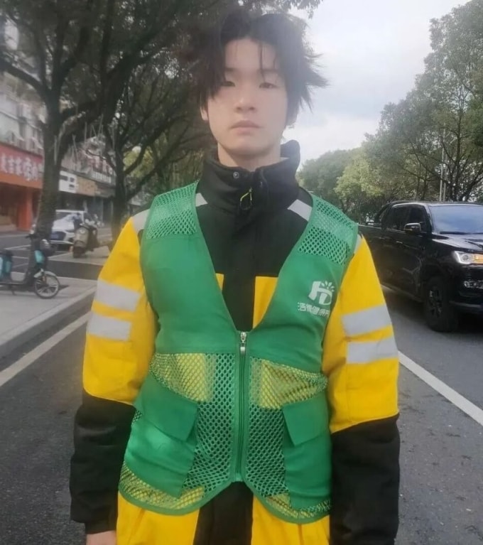 Diệp Văn Bân từng làm nhiều công việc trước khi nói muốn đi du lịch với bạn. Ảnh: China Newsweek