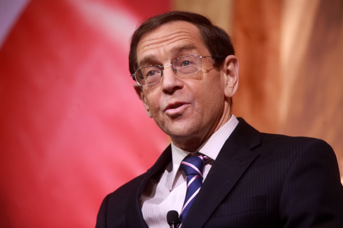 Luật sư Bruce Fein phát biểu tại Maryland, Mỹ, năm 2014. Ảnh: Reuters