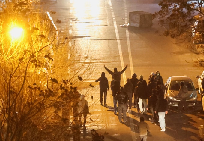 Người biểu tình Iran trên đường phố Tehran ngày 8/1. Ảnh: Reuters