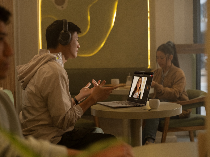 Người dùng hội họp trực tuyến trên thiết bị HP. Ảnh: HP