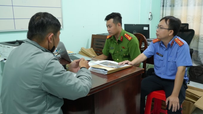 Lương Văn Quốc tại cơ quan điều tra. Ảnh: Trọng Tín