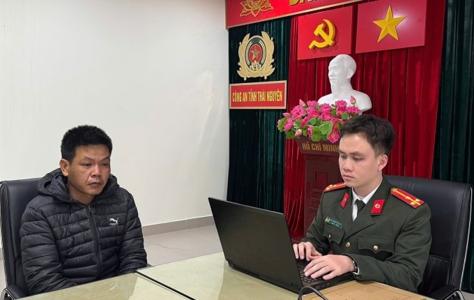 Công an làm việc với Nguyễn Ngọc Quang. Ảnh: Công an cung cấp