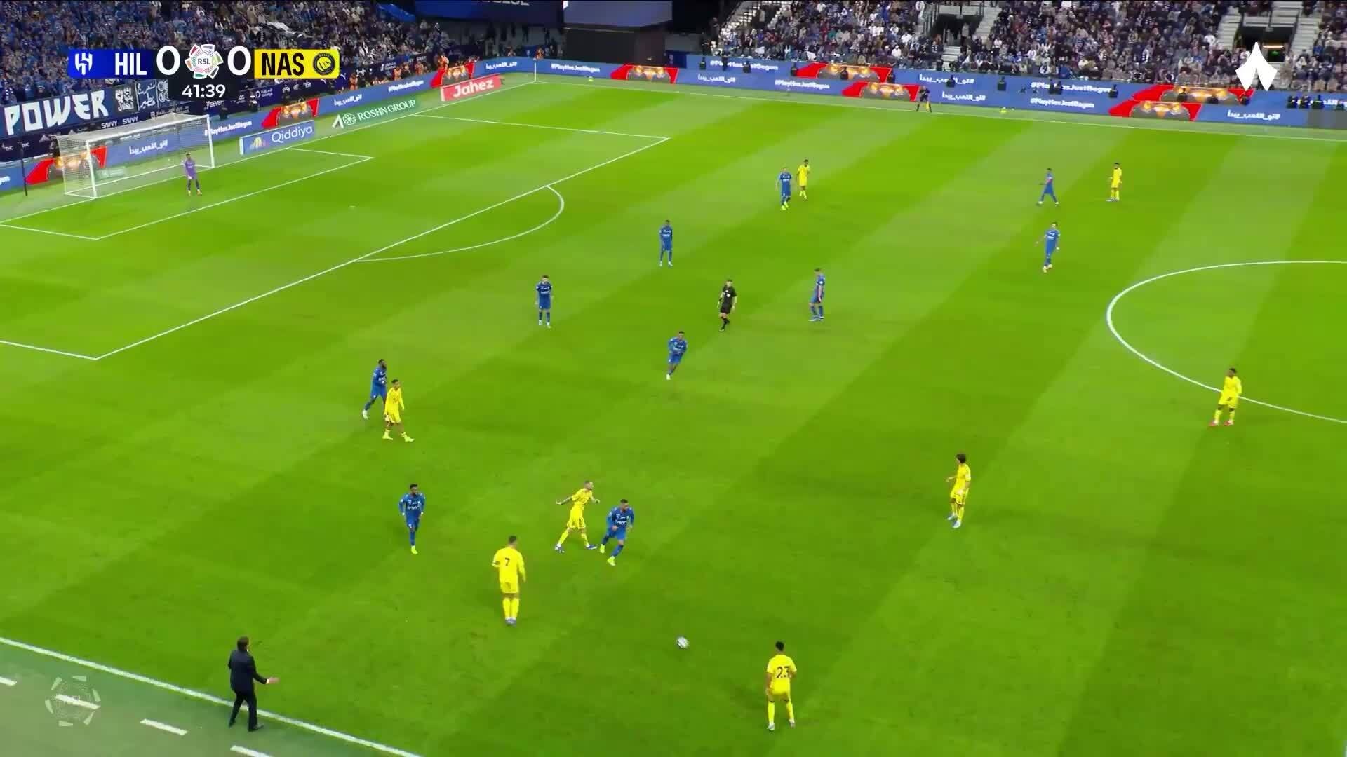 Ronaldo ghi bàn thứ 959