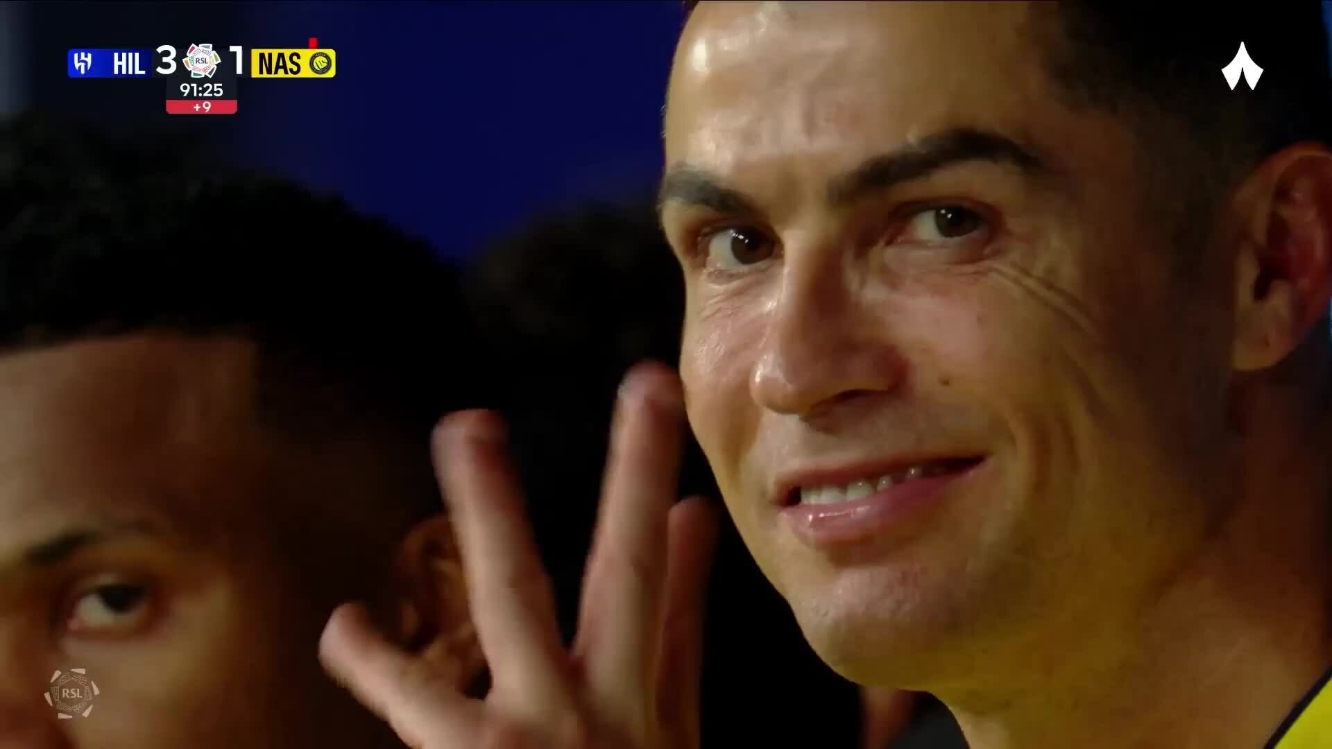 Ronaldo tươi cười khi Al Nassr thất bại