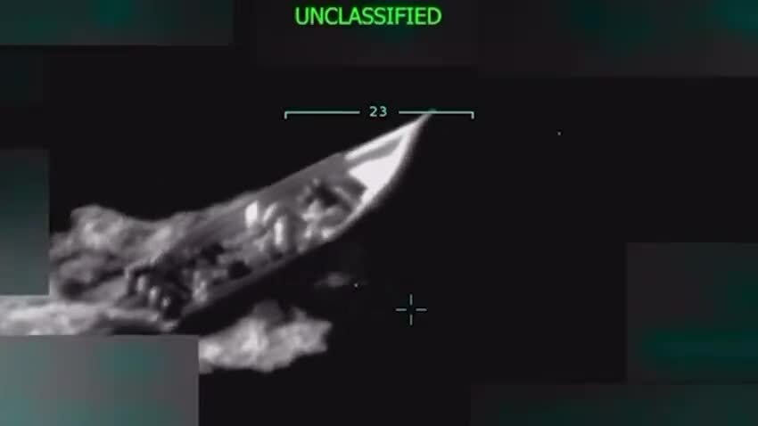 Quân đội Mỹ khai hỏa, đánh chìm 'tàu chở ma túy' từ Venezuela