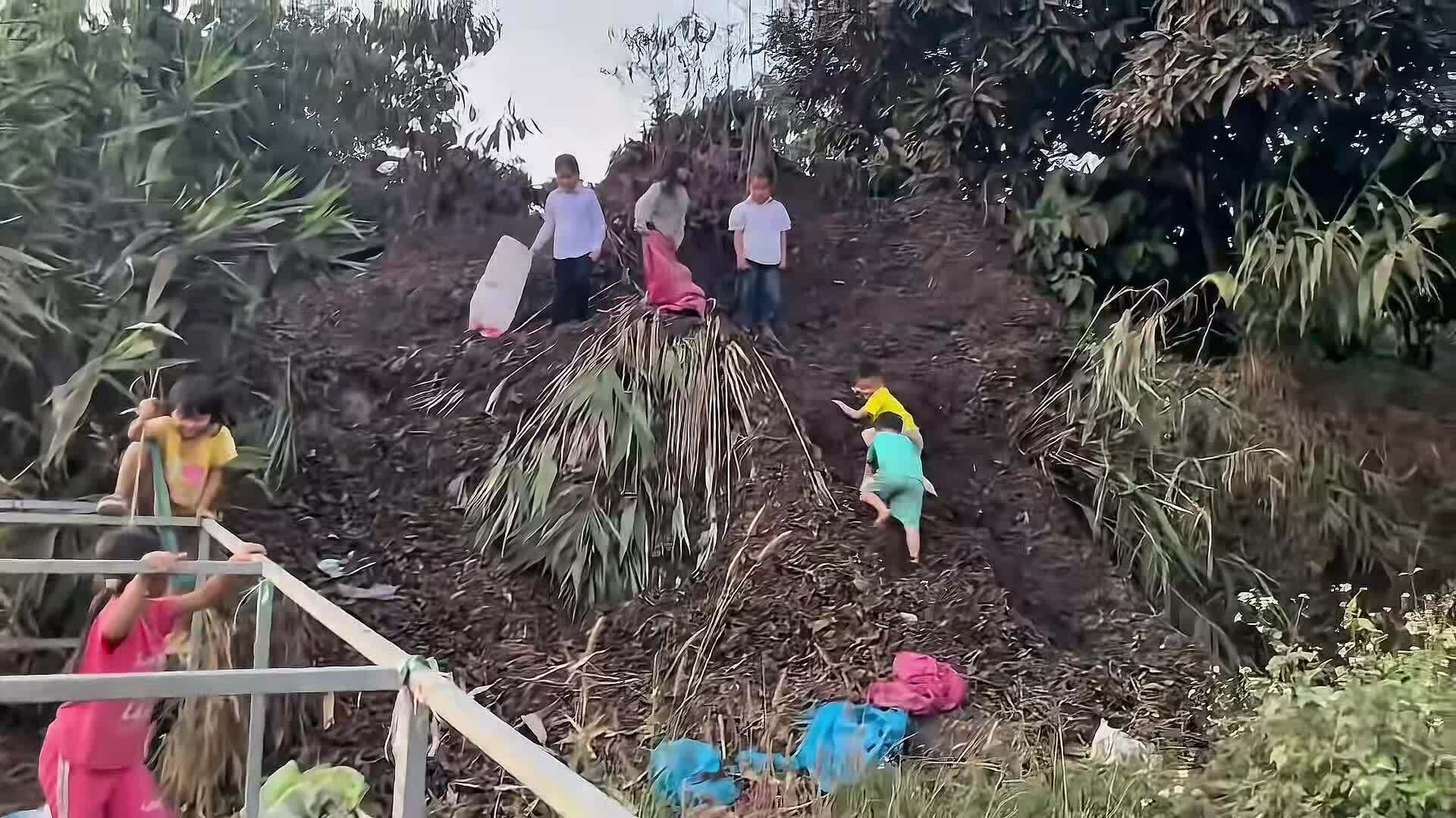 Xóm trọ của những đứa trẻ người Mông xa nhà đi học