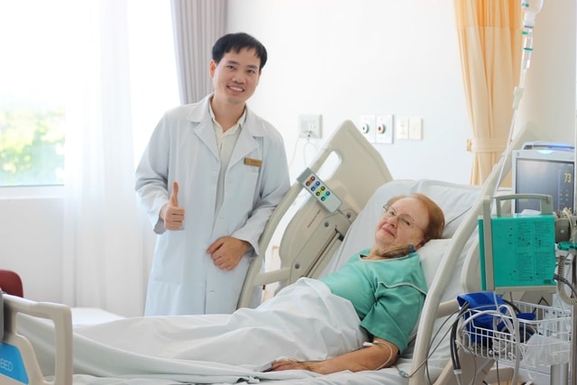 Vinmec Phú Quốc cứu sống bệnh nhân cao tuổi người Đức tính mạng “ngàn cân treo sợi tóc” - Ảnh 1.