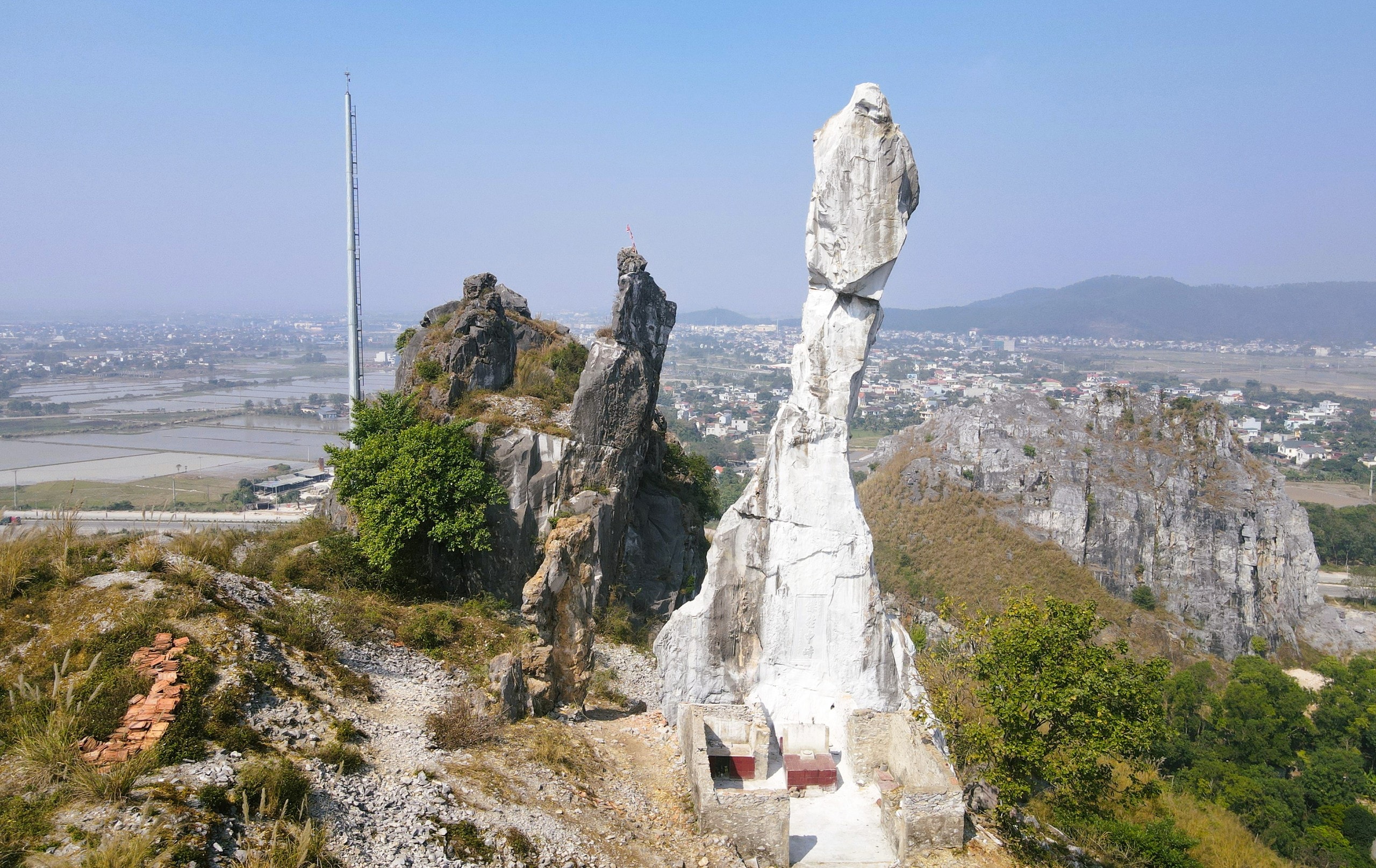 VIDEO: Hòn Vọng Phu "khoác áo mới" ở Thanh Hóa sau khi được chi 17 tỉ đồng - Ảnh 4.